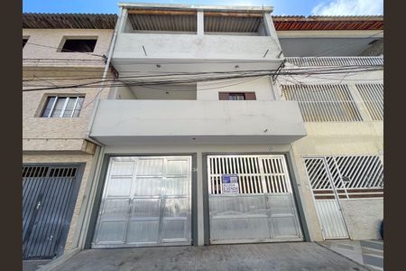 Casa à venda com 80m², 2 quartos e sem vaga Casa à venda com 80m², 2 quartos e sem vagaFachada