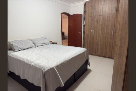Casa à venda com 180m², 3 quartos e 2 vagasQuarto
