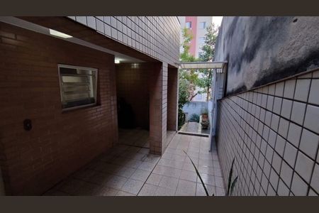 Casa à venda com 250m², 3 quartos e 2 vagasCorredor