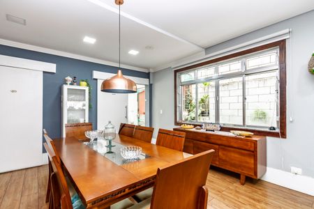 Casa à venda com 300m², 3 quartos e 2 vagasSala