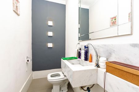 Casa à venda com 300m², 3 quartos e 2 vagasLavabo