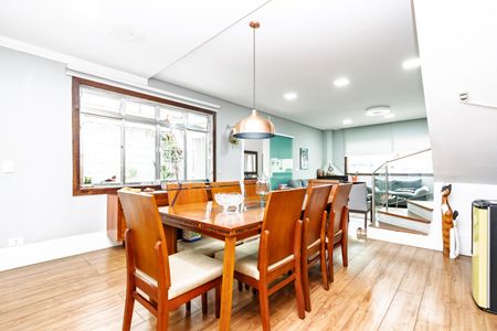 Casa à venda com 300m², 3 quartos e 2 vagasSala