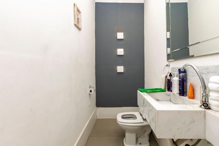 Casa à venda com 300m², 3 quartos e 2 vagasLavabo