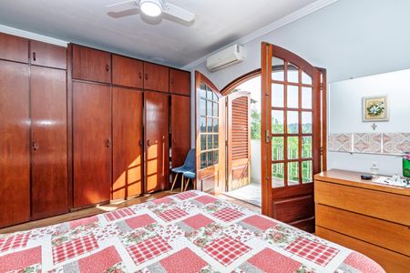 Casa à venda com 300m², 3 quartos e 2 vagasSuíte