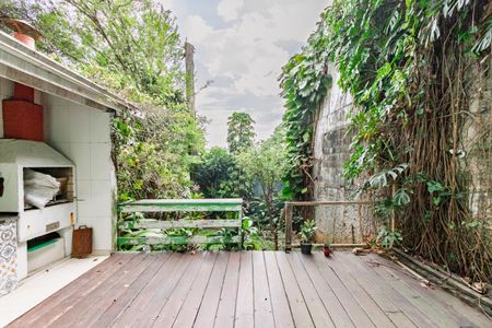 Casa à venda com 300m², 3 quartos e 2 vagasQuintal