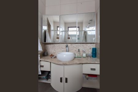 Apartamento à venda com 120m², 3 quartos e 2 vagas Apartamento à venda com 120m², 3 quartos e 2 vagasBanheiro da Suíte