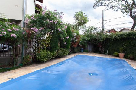 Apartamento à venda com 120m², 3 quartos e 2 vagas Apartamento à venda com 120m², 3 quartos e 2 vagasÁrea comum - Piscina