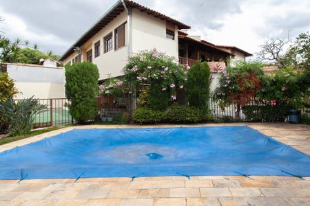 Apartamento à venda com 120m², 3 quartos e 2 vagas Apartamento à venda com 120m², 3 quartos e 2 vagasÁrea comum - Piscina