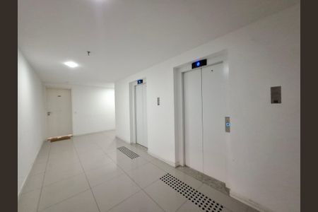 Apartamento à venda com 43m², 1 quarto e sem vaga Apartamento à venda com 43m², 1 quarto e sem vagaCorredor do prédio