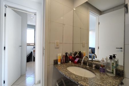 Apartamento à venda com 142m², 3 quartos e 2 vagas Apartamento à venda com 142m², 3 quartos e 2 vagasBanheiro Social 1