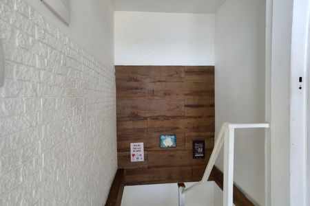 Apartamento à venda com 142m², 3 quartos e 2 vagas Apartamento à venda com 142m², 3 quartos e 2 vagasEscada