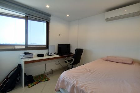 Apartamento à venda com 142m², 3 quartos e 2 vagas Apartamento à venda com 142m², 3 quartos e 2 vagasQuarto 1 - Armários