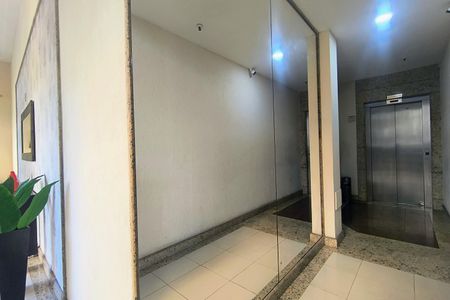 Apartamento à venda com 142m², 3 quartos e 2 vagas Apartamento à venda com 142m², 3 quartos e 2 vagasHall de entrada