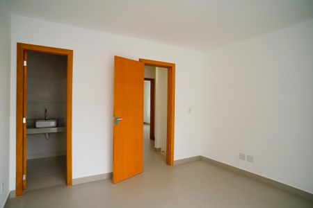Casa à venda com 130m², 3 quartos e 2 vagas Casa à venda com 130m², 3 quartos e 2 vagasSuíte