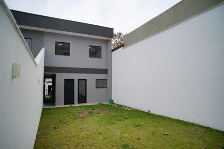Casa à venda com 130m², 3 quartos e 2 vagas Casa à venda com 130m², 3 quartos e 2 vagasQuintal