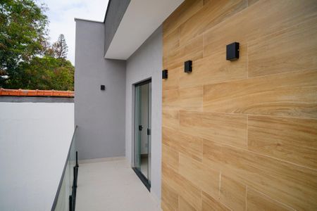 Casa à venda com 130m², 3 quartos e 2 vagas Casa à venda com 130m², 3 quartos e 2 vagasVaranda da Suíte