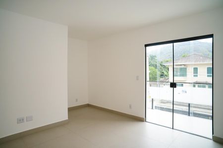 Casa à venda com 130m², 3 quartos e 2 vagas Casa à venda com 130m², 3 quartos e 2 vagasSuíte