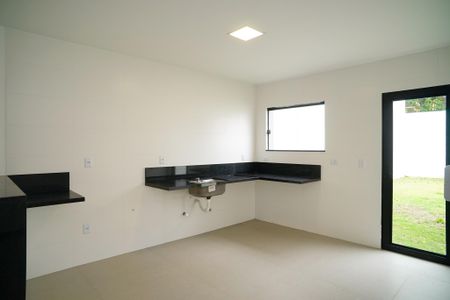 Casa à venda com 130m², 3 quartos e 2 vagas Casa à venda com 130m², 3 quartos e 2 vagasCozinha