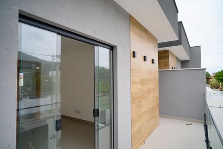 Casa à venda com 130m², 3 quartos e 2 vagas Casa à venda com 130m², 3 quartos e 2 vagasVaranda da Suíte