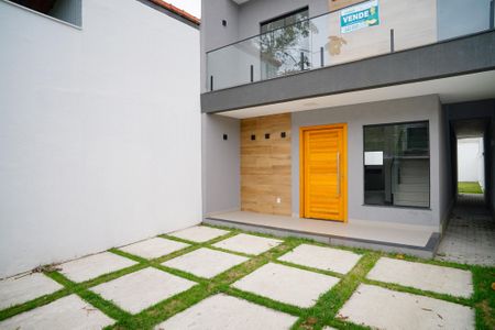 Casa à venda com 130m², 3 quartos e 2 vagas Casa à venda com 130m², 3 quartos e 2 vagasÁrea externa