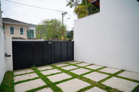 Casa à venda com 130m², 3 quartos e 2 vagas Casa à venda com 130m², 3 quartos e 2 vagasGaragem
