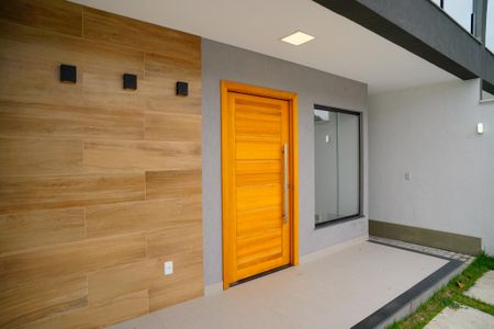 Casa à venda com 130m², 3 quartos e 2 vagas Casa à venda com 130m², 3 quartos e 2 vagasVaranda