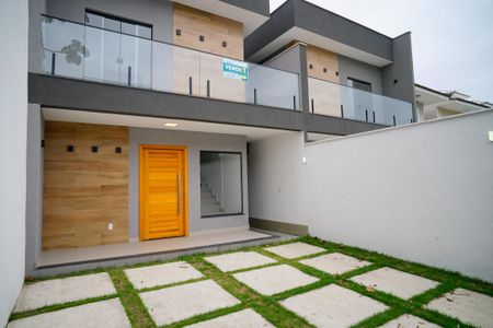 Casa à venda com 130m², 3 quartos e 2 vagas Casa à venda com 130m², 3 quartos e 2 vagasÁrea externa