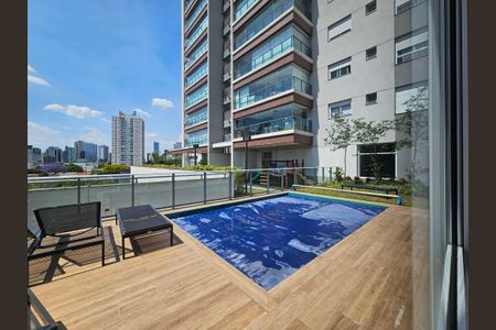 Apartamento à venda com 130m², 3 quartos e 3 vagas Apartamento à venda com 130m², 3 quartos e 3 vagasÁrea comum - Piscina