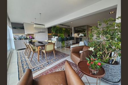 Apartamento à venda com 130m², 3 quartos e 3 vagas Apartamento à venda com 130m², 3 quartos e 3 vagasSala de Jantar