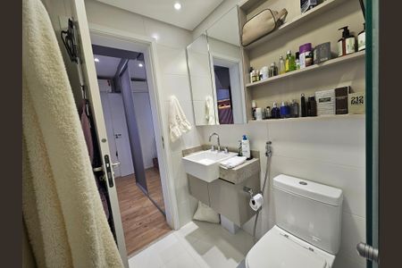 Apartamento à venda com 130m², 3 quartos e 3 vagas Apartamento à venda com 130m², 3 quartos e 3 vagasBanheiro da Suíte 2