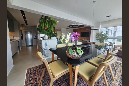 Apartamento à venda com 130m², 3 quartos e 3 vagas Apartamento à venda com 130m², 3 quartos e 3 vagasSala de Jantar