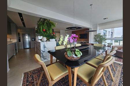 Apartamento à venda com 130m², 3 quartos e 3 vagas Apartamento à venda com 130m², 3 quartos e 3 vagasSala de Jantar