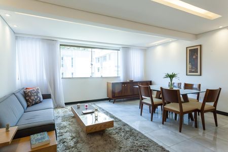 Apartamento à venda com 246m², 4 quartos e 3 vagassala