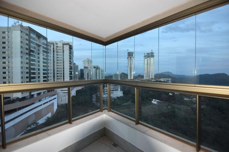 Apartamento à venda com 278m², 4 quartos e 4 vagas