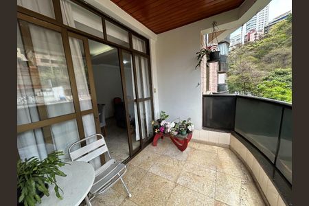 Apartamento à venda com 140m², 4 quartos e 3 vagas