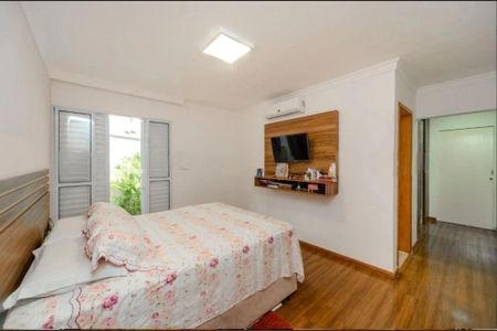 Casa à venda com 3 quartos, 300m² em Vila Sonia, São Paulo