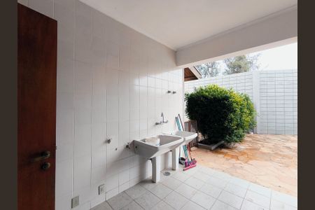 Casa à venda com 433m², 3 quartos e 8 vagas Casa à venda com 433m², 3 quartos e 8 vagasÁrea de Serviço