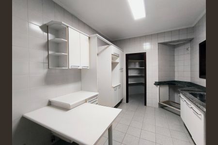 Casa à venda com 433m², 3 quartos e 8 vagas Casa à venda com 433m², 3 quartos e 8 vagasCozinha