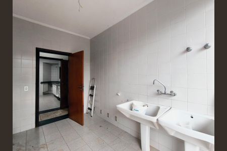 Casa à venda com 433m², 3 quartos e 8 vagas Casa à venda com 433m², 3 quartos e 8 vagasÁrea de Serviço