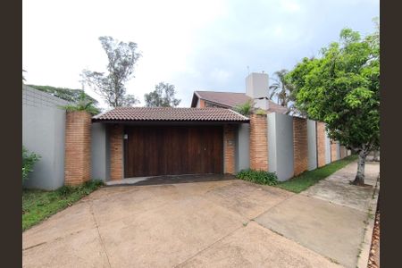 Casa à venda com 433m², 3 quartos e 8 vagas Casa à venda com 433m², 3 quartos e 8 vagasFachada