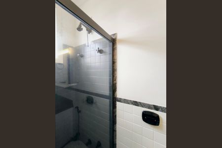 Casa à venda com 433m², 3 quartos e 8 vagas Casa à venda com 433m², 3 quartos e 8 vagasBanheiro Social