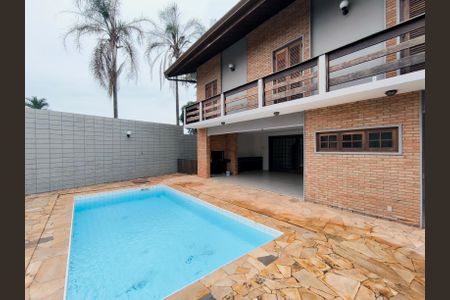 Casa à venda com 433m², 3 quartos e 8 vagas Casa à venda com 433m², 3 quartos e 8 vagasÁrea comum