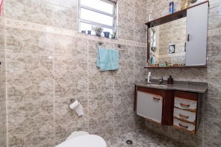 Casa à venda com 240m², 4 quartos e 2 vagasBanheiro