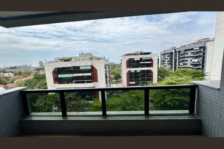 Apartamento à venda com 84m², 2 quartos e 1 vaga Apartamento à venda com 84m², 2 quartos e 1 vagaVaranda