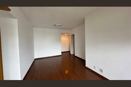 Apartamento à venda com 84m², 2 quartos e 1 vaga Apartamento à venda com 84m², 2 quartos e 1 vagaSala