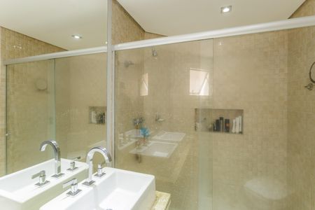 Apartamento à venda com 130m², 3 quartos e 2 vagasBanheiro da Suíte