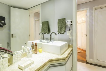 Apartamento à venda com 130m², 3 quartos e 2 vagasBanheiro Social