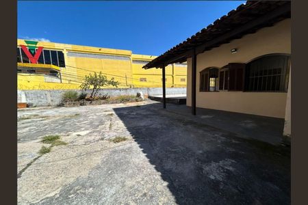 Casa à venda com 100m², 2 quartos e 4 vagas