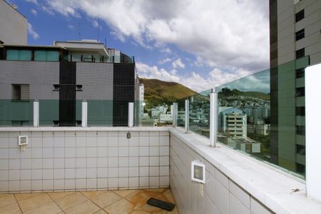 Apartamento para alugar com 240m², 4 quartos e 2 vagasCobertura