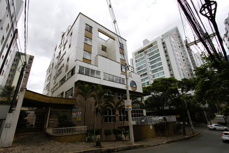 Apartamento para alugar com 240m², 4 quartos e 2 vagasFachada